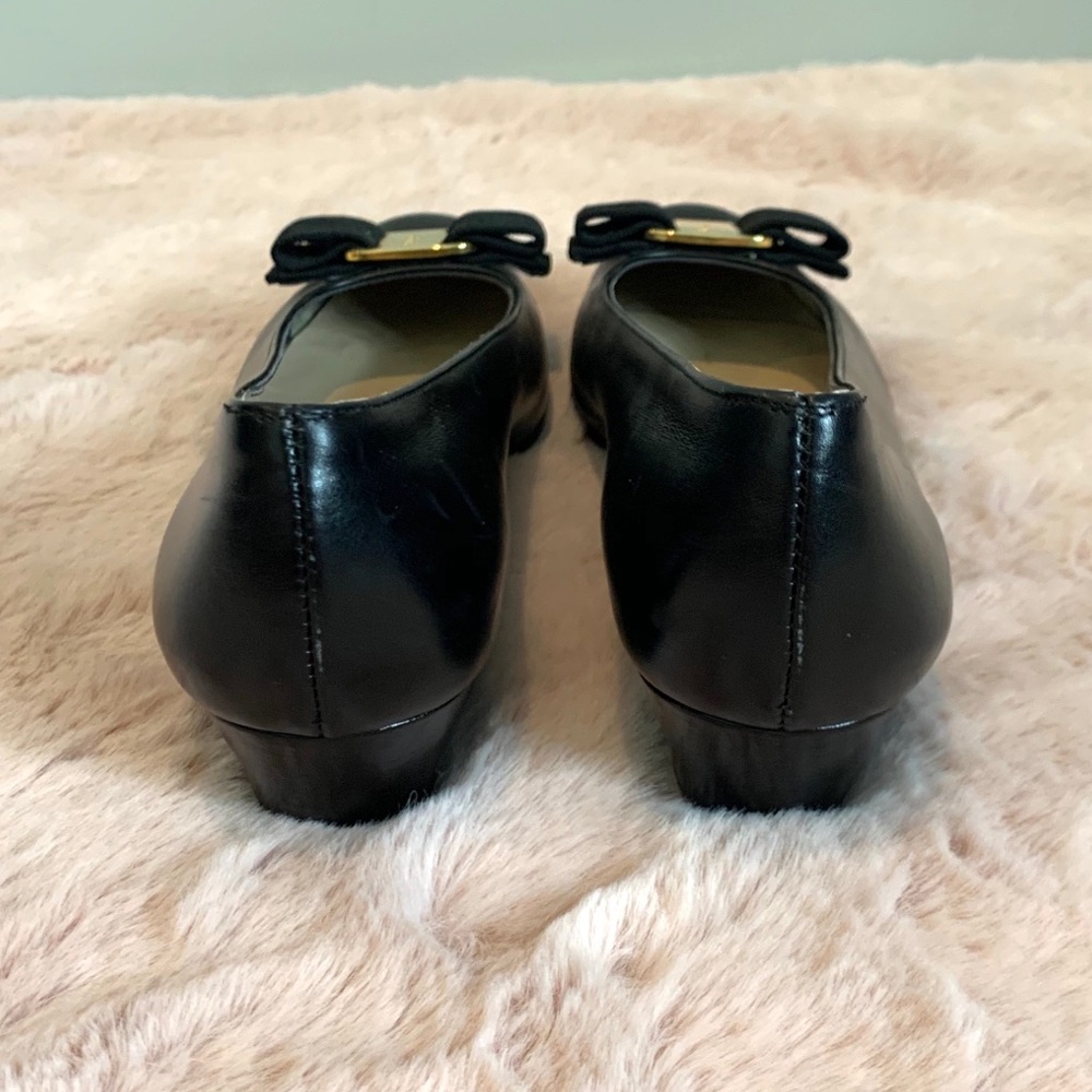 Salvatore Ferragamo Vara Patent Leather Pumps 7 Narrow - Picture 4 of 8